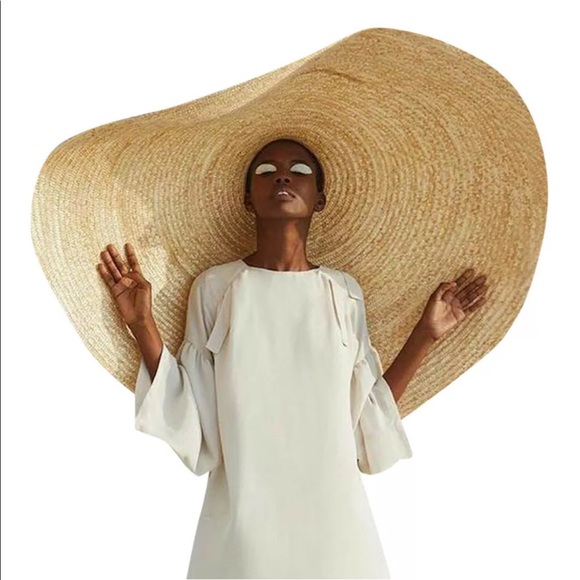 Huge hat wide brimmed straw beige resort beach - Picture 5 of 13